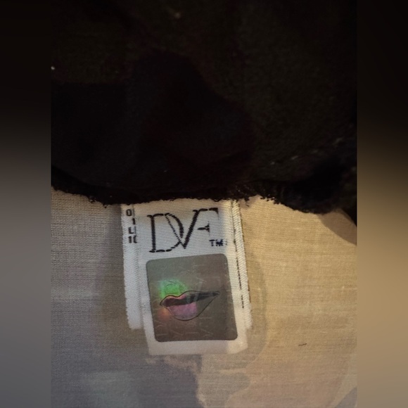 ❤️ NWT DVF FULLY HAND BEADED FAUX WRAP OCCASION DRESS. 100% SILK - Picture 10 of 15